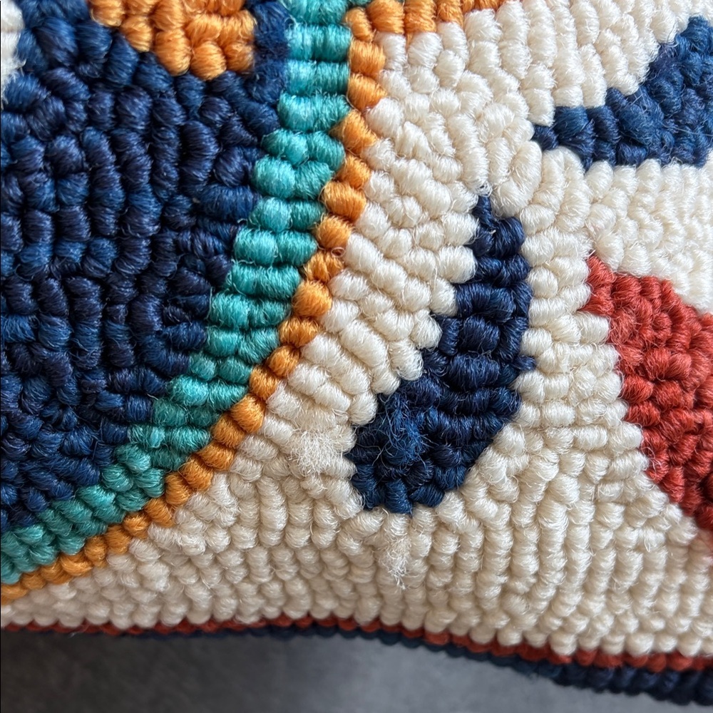 NWT - Plow & Hearth Hooked Indoor/Outdoor Decorative Multicolor Throw Pillow - Picture 5 of 5